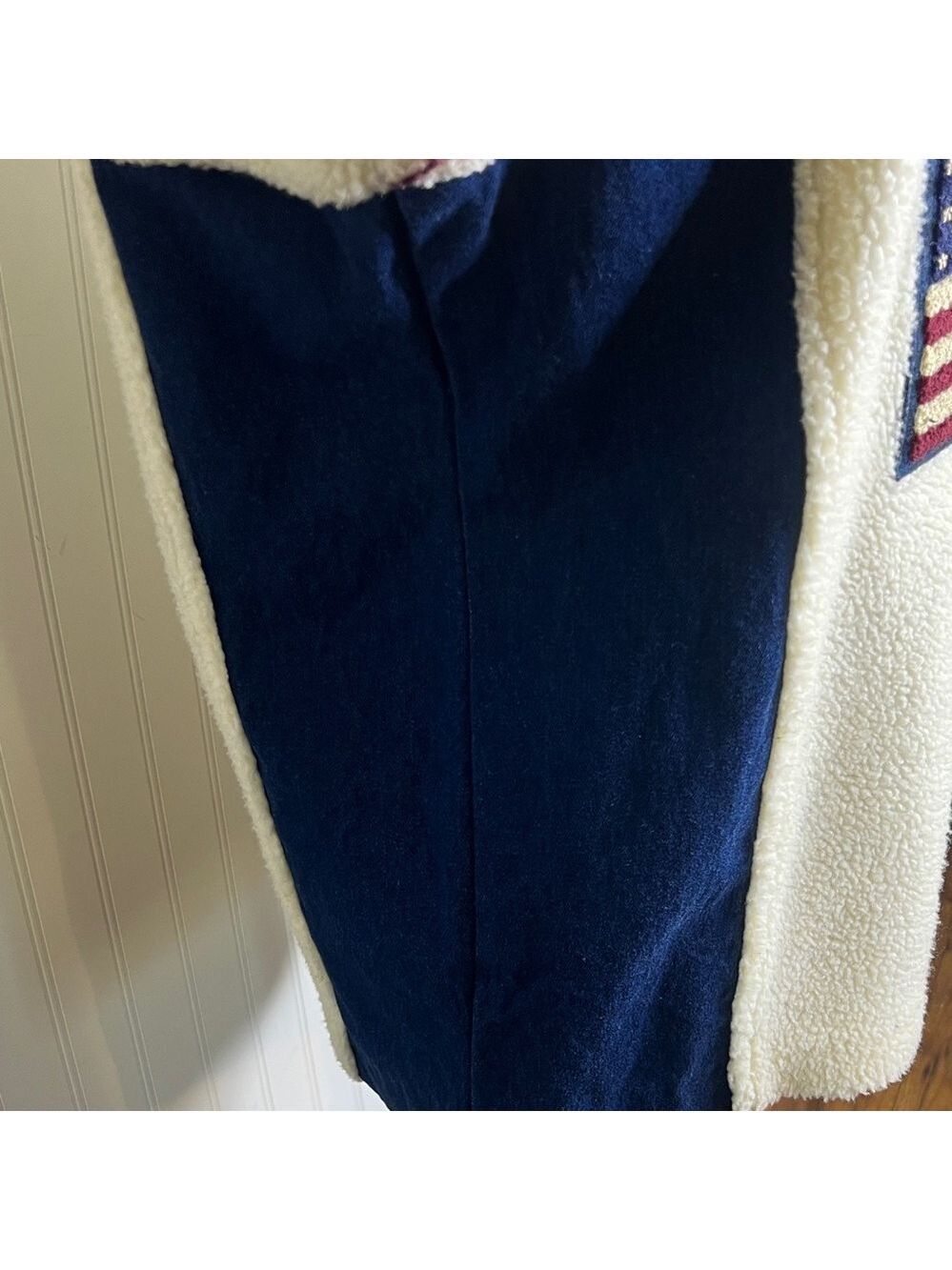 Cozy Cream and Blue Fleece Sweatshirt with Flag Patch Size Medoum - Picture 7 of 15
